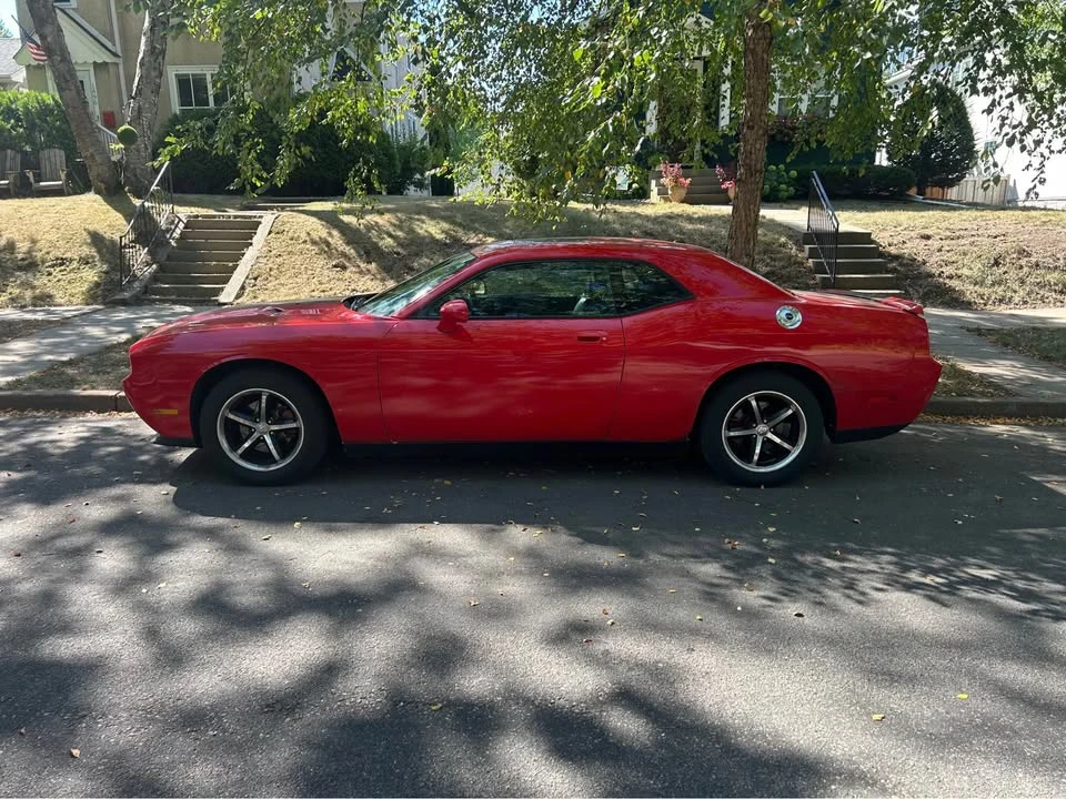 2010 Dodge Challenger 3rd Gen - Image 5 of 10