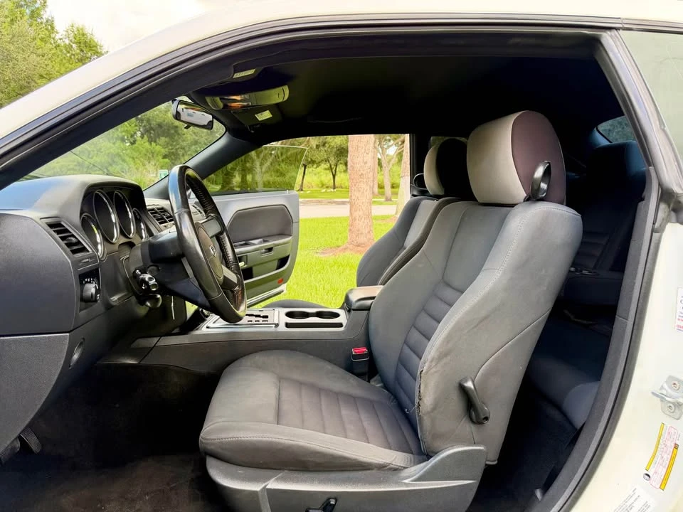 2010 Dodge Challenger 3rd Gen - Image 11 of 13