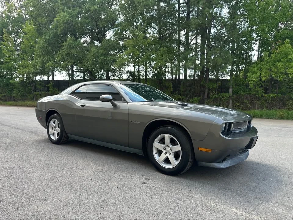 2010 Dodge Challenger 3rd Gen - Image 6 of 15