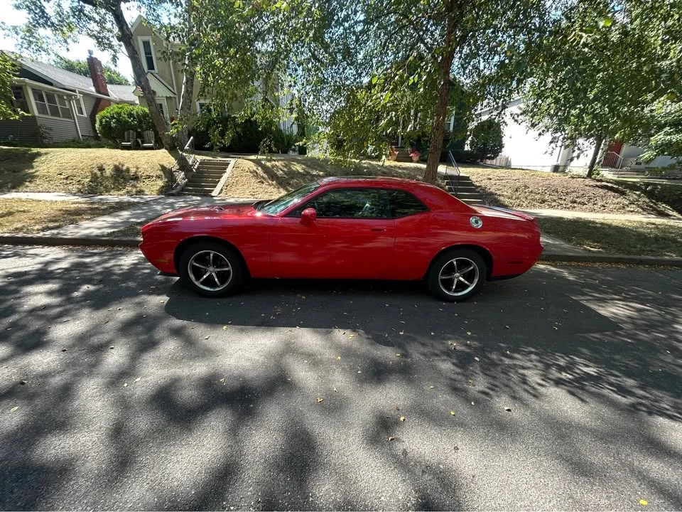 2010 Dodge Challenger 3rd Gen - Image 4 of 10