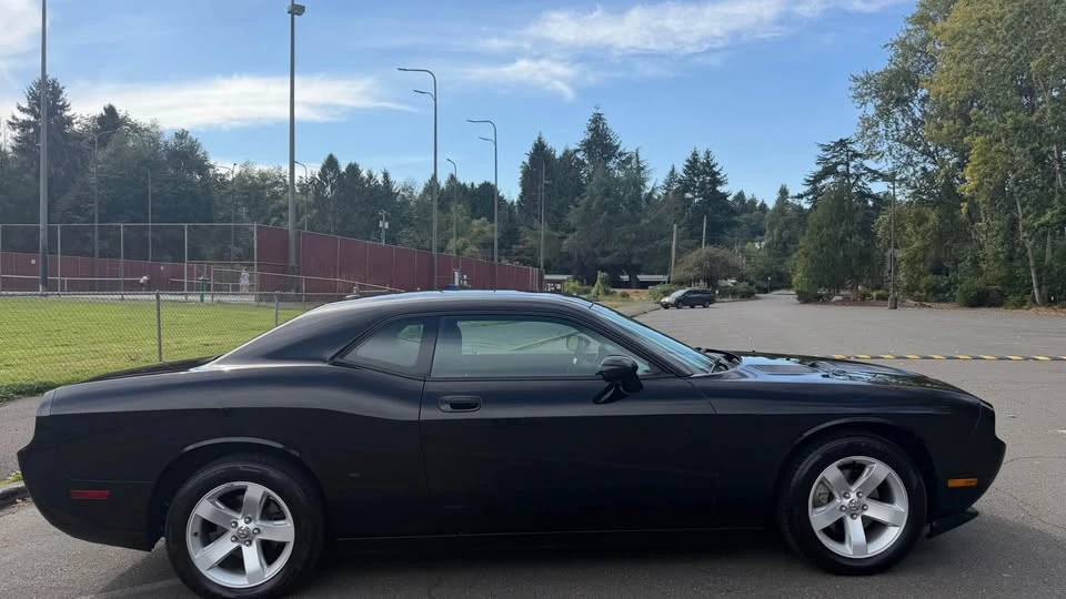2010 Dodge Challenger 3rd Gen - Image 6 of 16