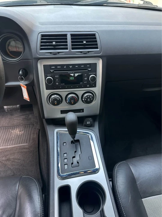 2010 Dodge Challenger 3rd Gen - Image 11 of 15