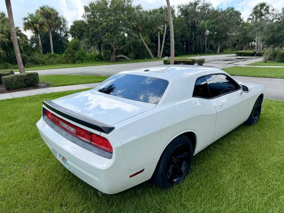 2010 Dodge Challenger 3rd Gen - Image 9 of 13