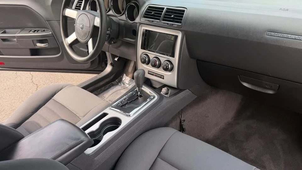 2010 Dodge Challenger 3rd Gen - Image 13 of 16
