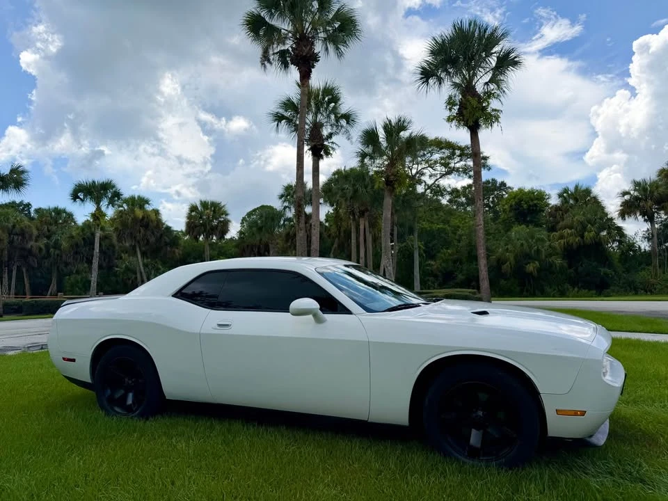 2010 Dodge Challenger 3rd Gen - Image 3 of 13