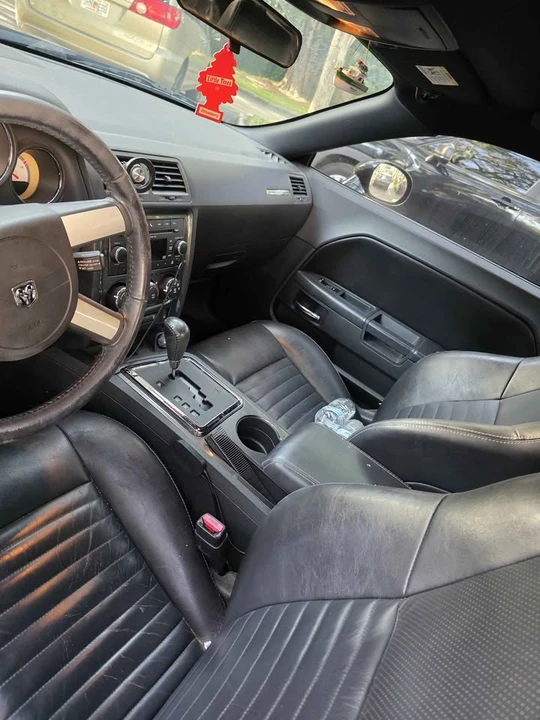 2010 Dodge Challenger 3rd Gen - Image 5 of 6