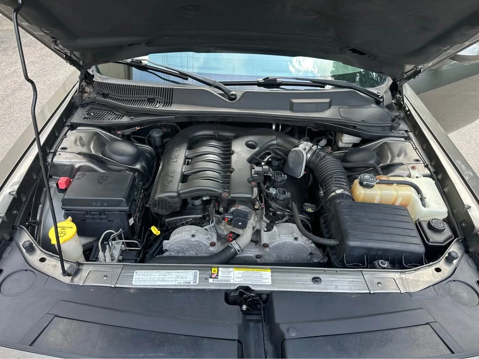 2010 Dodge Challenger 3rd Gen - Image 14 of 15