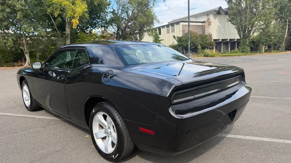 2010 Dodge Challenger 3rd Gen - Image 3 of 16