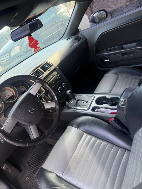 2010 Dodge Challenger 3rd Gen - Image 5 of 9