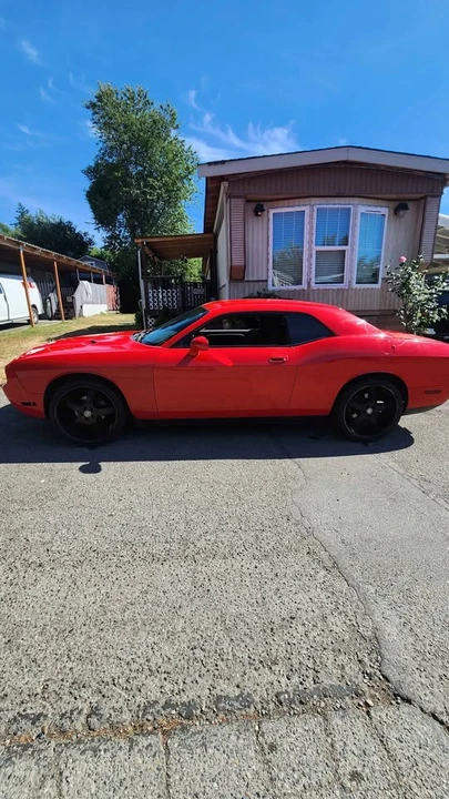 2010 Dodge Challenger 3rd Gen - Image 9 of 11