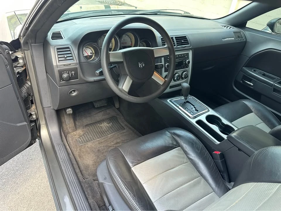 2010 Dodge Challenger 3rd Gen - Image 8 of 15