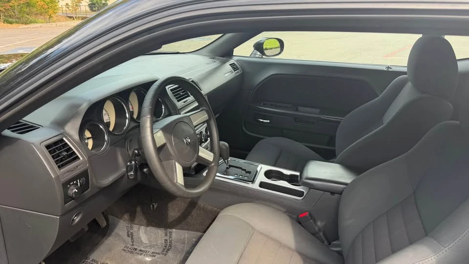 2010 Dodge Challenger 3rd Gen - Image 9 of 16