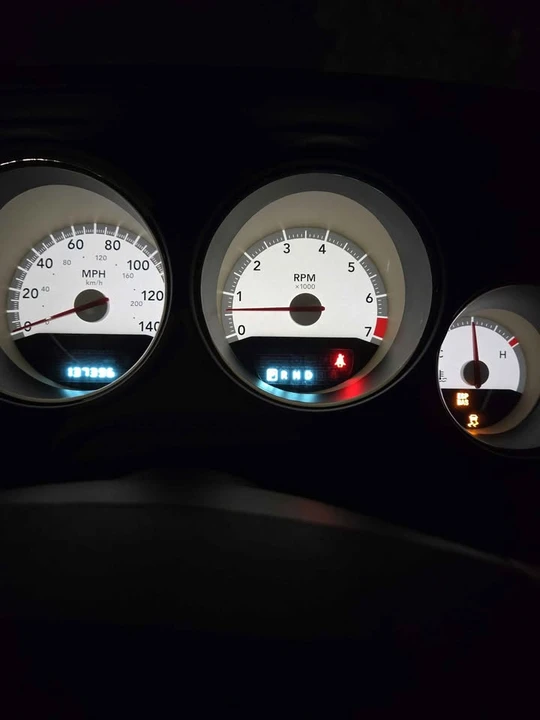 2010 Dodge Challenger 3rd Gen - Image 14 of 20