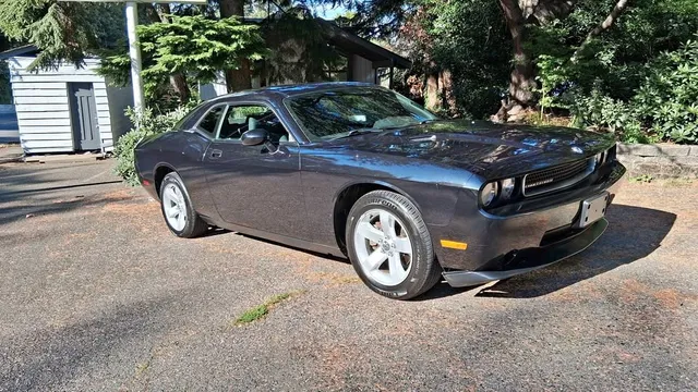 2010 Dodge Challenger SE Coupe 2D