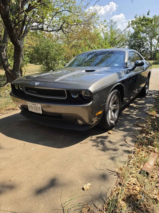 2010 Dodge Challenger 3rd Gen - Image 2 of 10