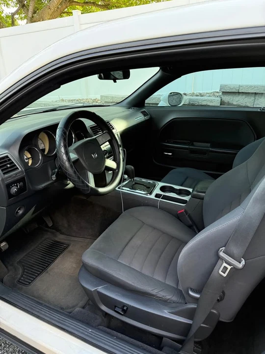 2010 Dodge Challenger 3rd Gen - Image 4 of 6
