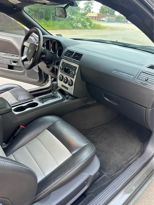 2010 Dodge Challenger 3rd Gen - Image 10 of 15
