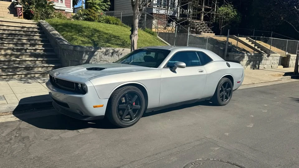 2010 Dodge Challenger 3rd Gen - Image 4 of 12