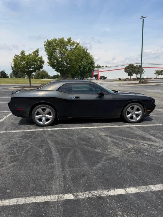 2010 Dodge Challenger 3rd Gen - Image 2 of 5