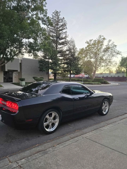 2010 Dodge Challenger 3rd Gen - Image 5 of 20