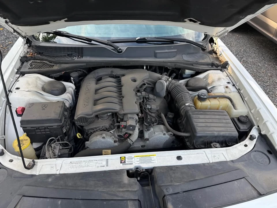 2010 Dodge Challenger 3rd Gen - Image 5 of 6