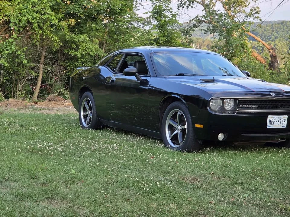 2010 Dodge Challenger 3rd Gen - Image 5 of 20