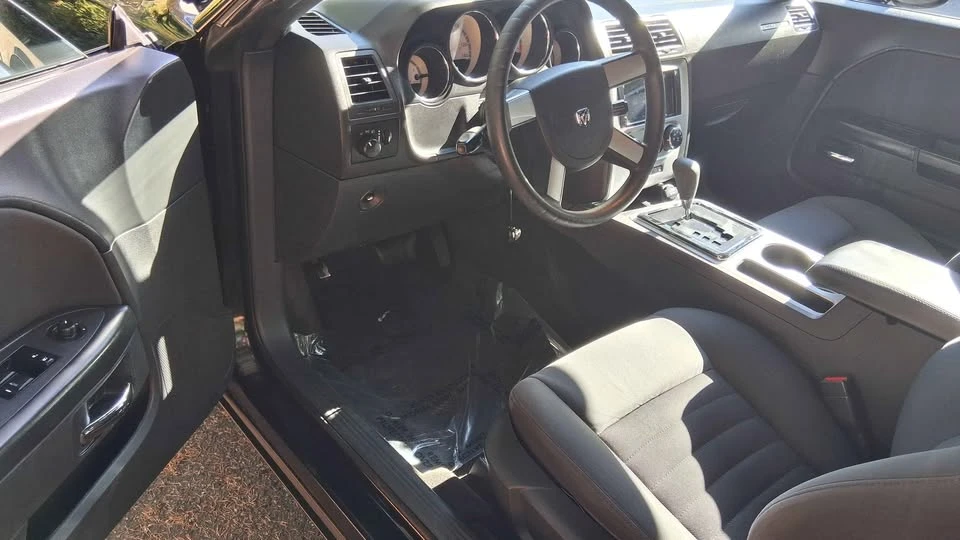 2010 Dodge Challenger 3rd Gen - Image 6 of 15