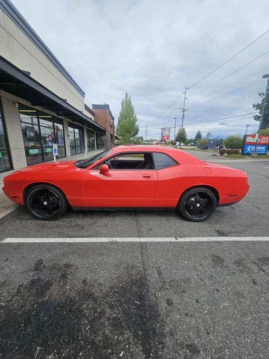 2010 Dodge Challenger 3rd Gen - Image 2 of 11