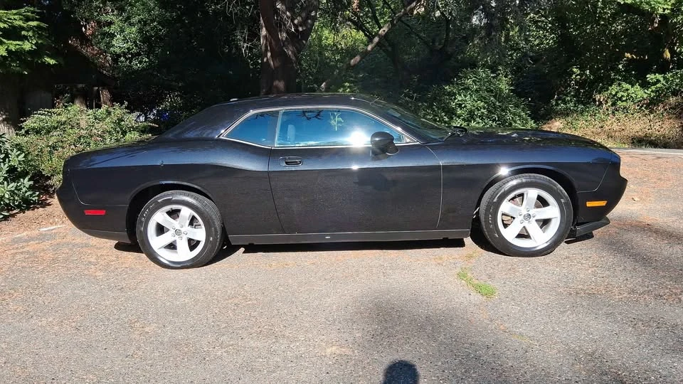 2010 Dodge Challenger 3rd Gen - Image 2 of 15