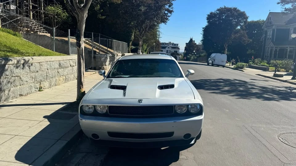 2010 Dodge Challenger 3rd Gen - Image 5 of 12