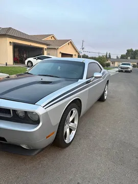 2010 Dodge Challenger SE Coupe 2D