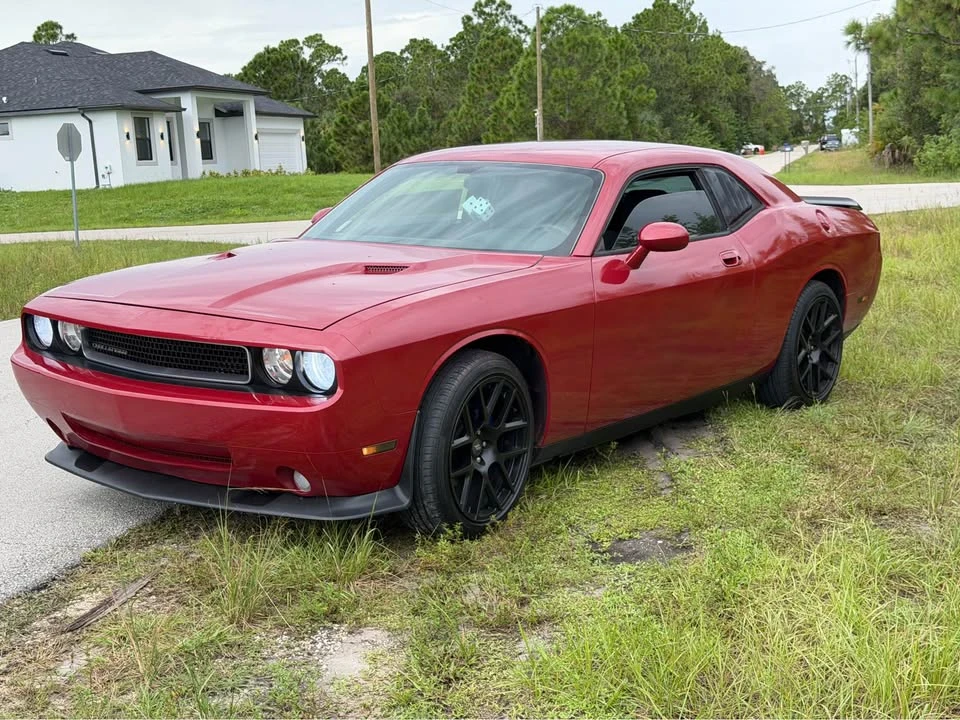 2010 Dodge Challenger 3rd Gen - Image 6 of 11