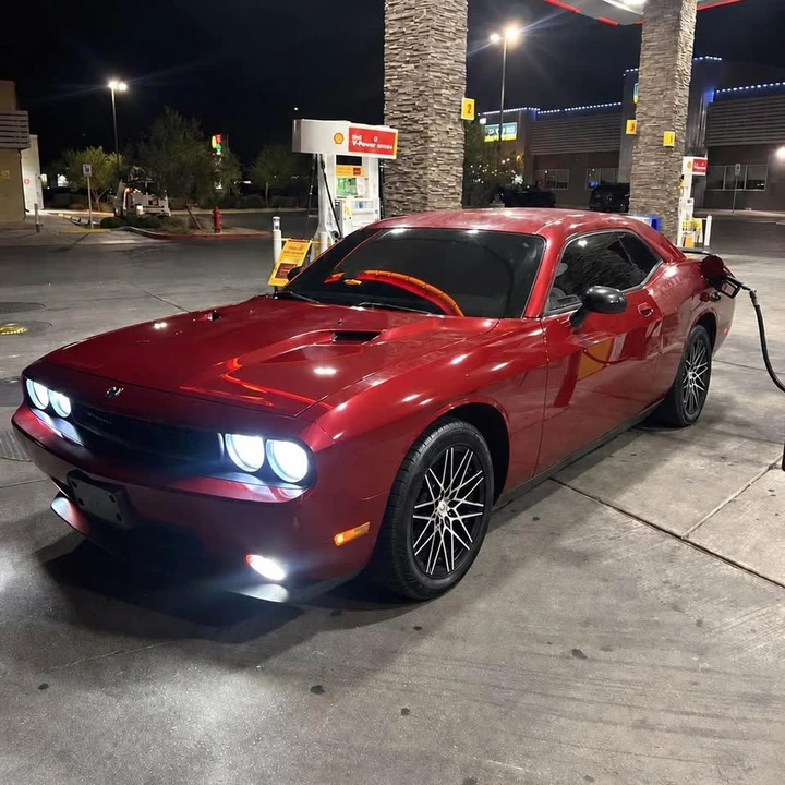 2010 Dodge Challenger 3rd Gen - Image 2 of 7
