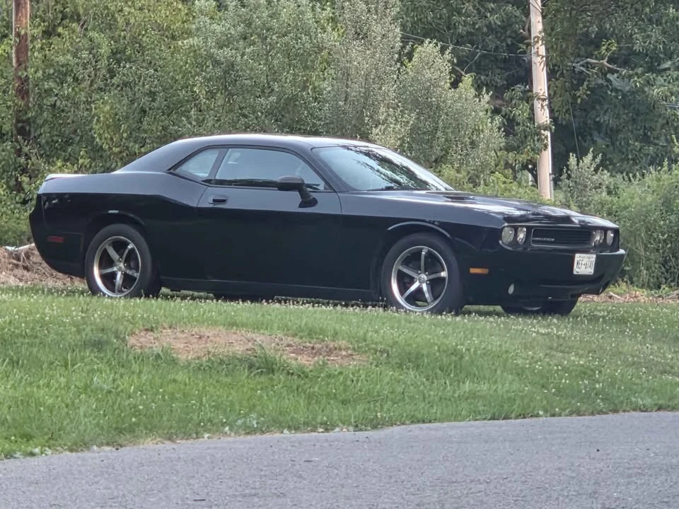 2010 Dodge Challenger 3rd Gen - Image 6 of 20
