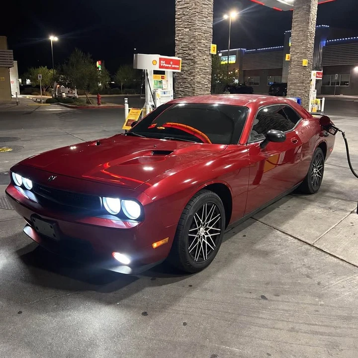 2010 Dodge Challenger 3rd Gen - Image 2 of 8
