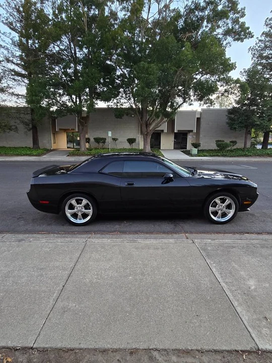 2010 Dodge Challenger 3rd Gen - Image 6 of 24