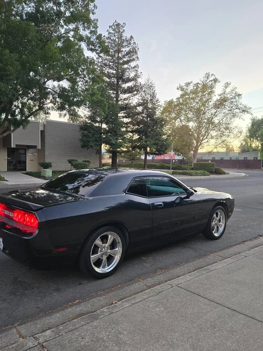 2010 Dodge Challenger 3rd Gen - Image 5 of 24