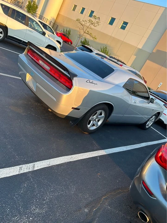 2010 Dodge Challenger 3rd Gen - Image 4 of 11