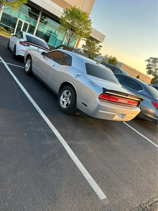 2010 Dodge Challenger 3rd Gen - Image 3 of 11