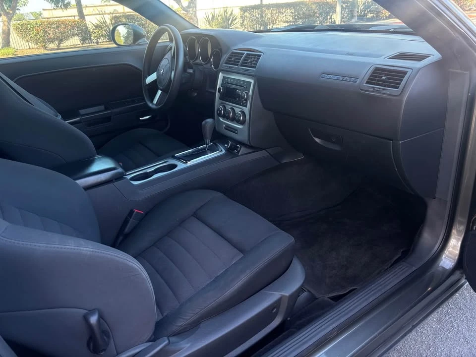 2010 Dodge Challenger 3rd Gen - Image 13 of 16