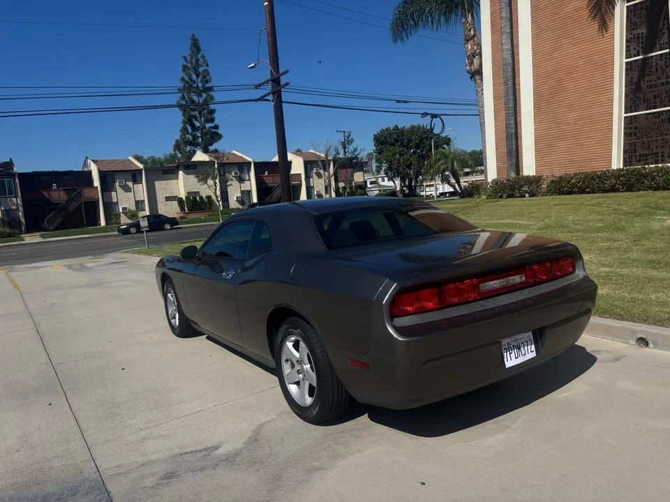 2010 Dodge Challenger 3rd Gen - Image 9 of 16