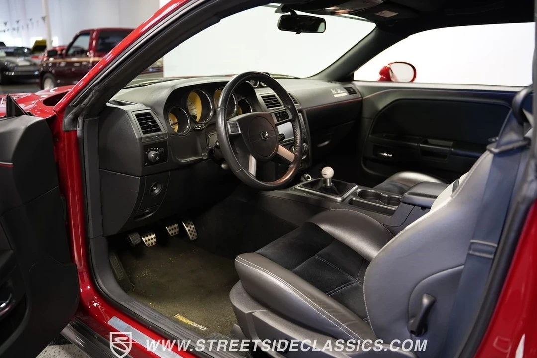 2010 Dodge Challenger 3rd Gen - Image 5 of 12