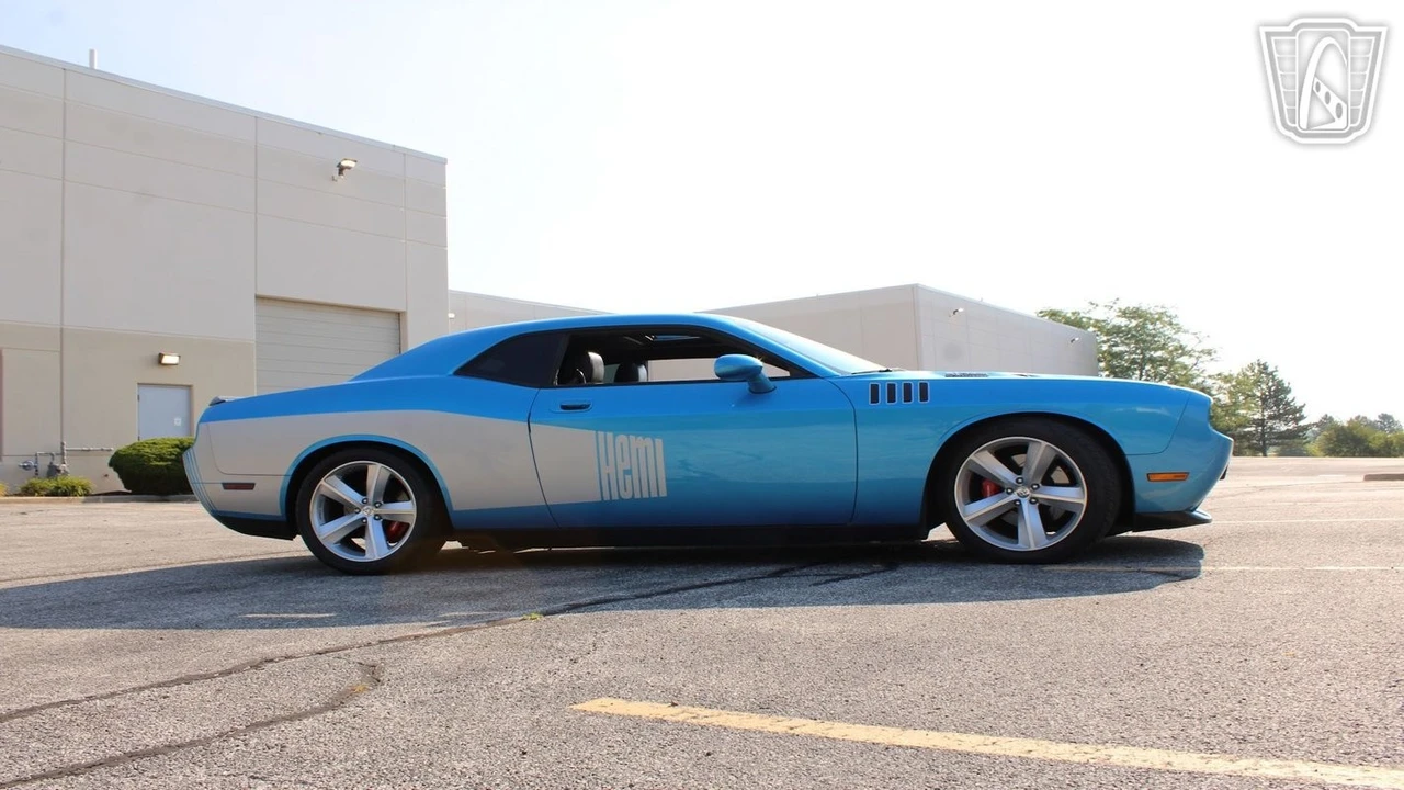 2010 Dodge Challenger SRT8 & 392 3rd Gen - Image 9 of 12