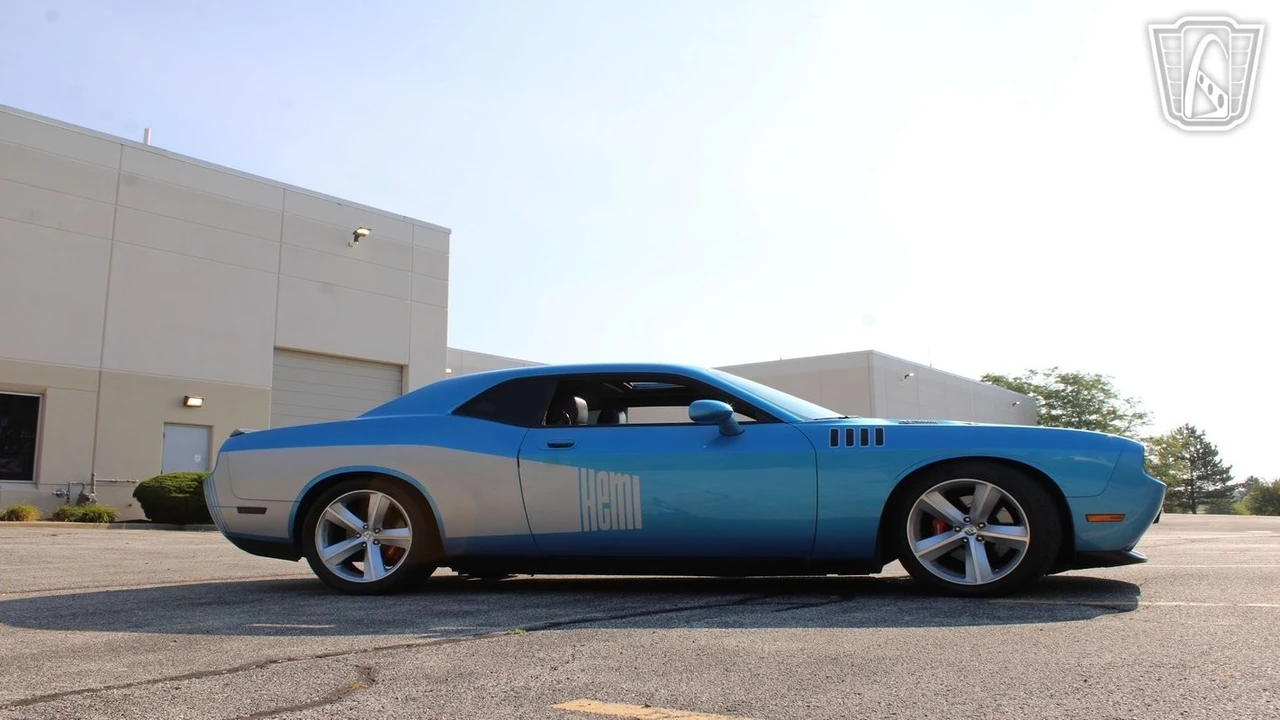 2010 Dodge Challenger SRT8 & 392 3rd Gen - Image 9 of 12