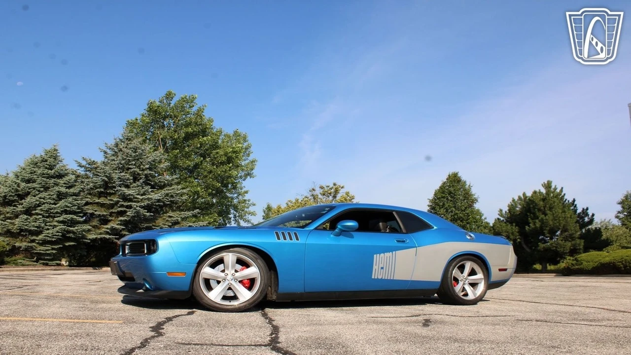 2010 Dodge Challenger SRT8 & 392 3rd Gen - Image 4 of 12