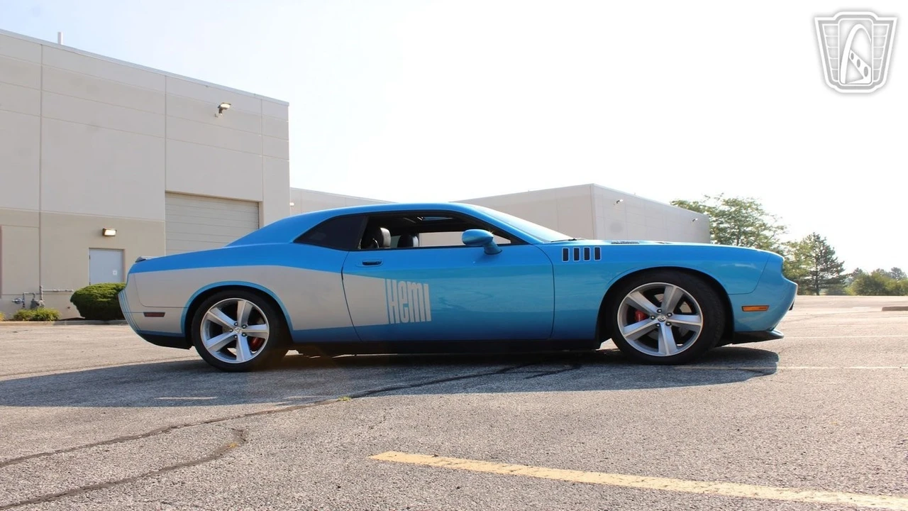 2010 Dodge Challenger SRT8 & 392 3rd Gen - Image 10 of 12