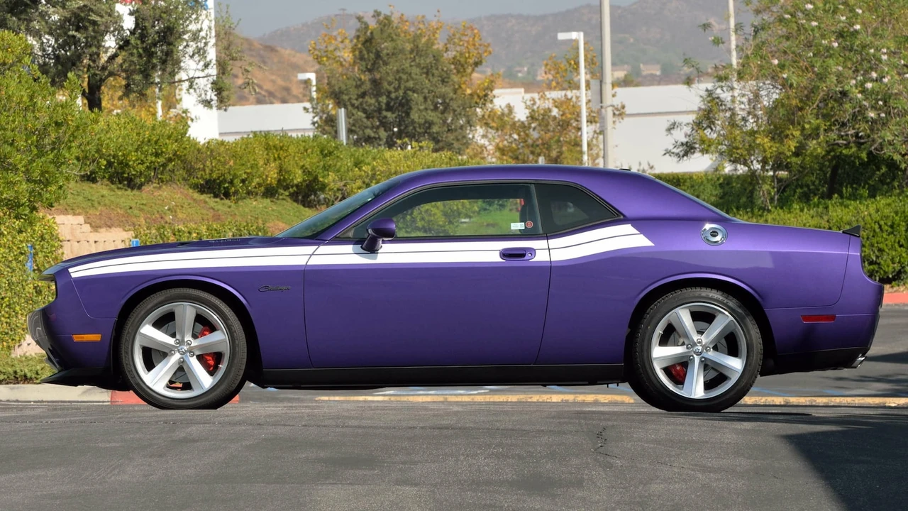 2010 Dodge Challenger SRT8 & 392 3rd Gen - Image 8 of 27