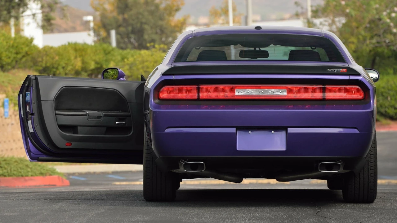 2010 Dodge Challenger SRT8 & 392 3rd Gen - Image 20 of 27