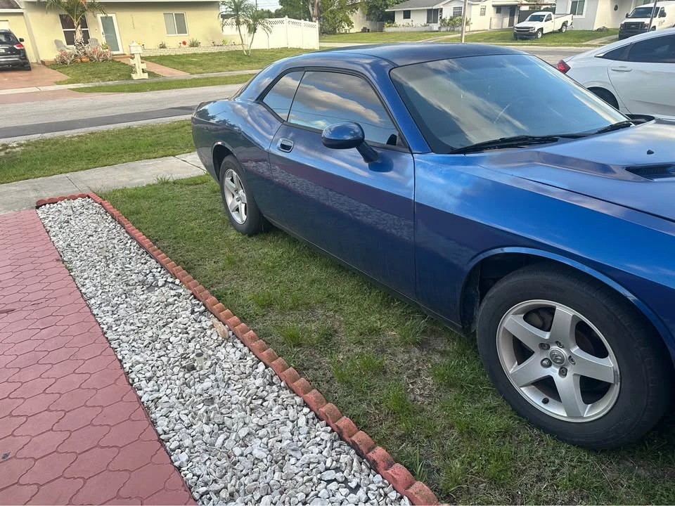 2010 Dodge Challenger - Image 4 of 8