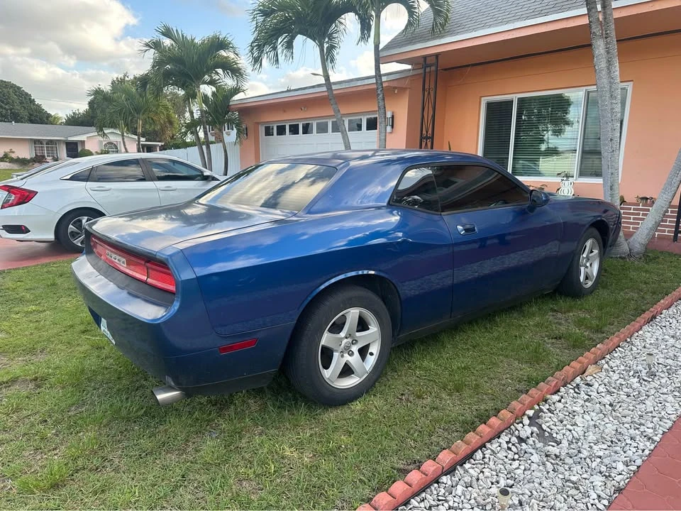 2010 Dodge Challenger - Image 2 of 8